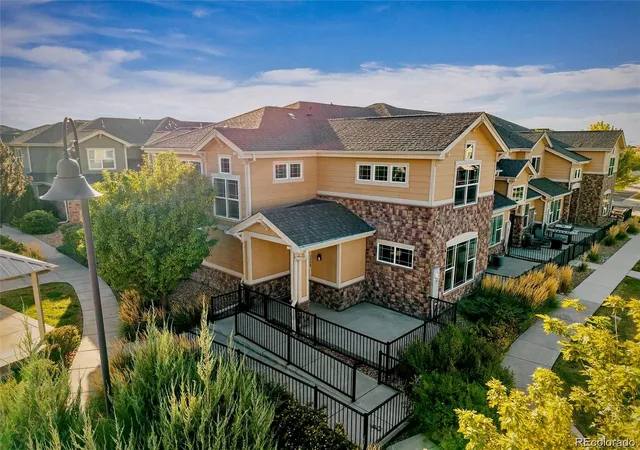 Townhouse for sale at 1758 S Buchanan Cir, Aurora, CO 80018 | MLS# 1629195
