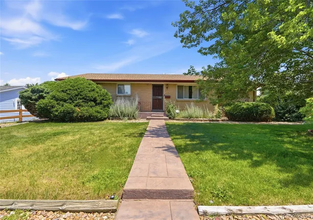 Photo 3 of Single family home for sale at 7290 S Penrose Ct, Centennial, CO 80122 | MLS# 5718384 | Listing updated on 2026-10-12