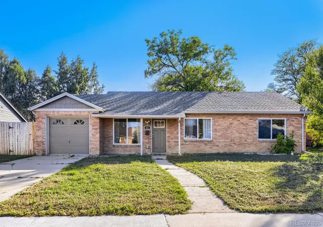 Photo 3 of Single family home for sale at 831 Tucson St, Aurora, CO 80011 | MLS# 9445977 | Listing updated on 2026-09-11