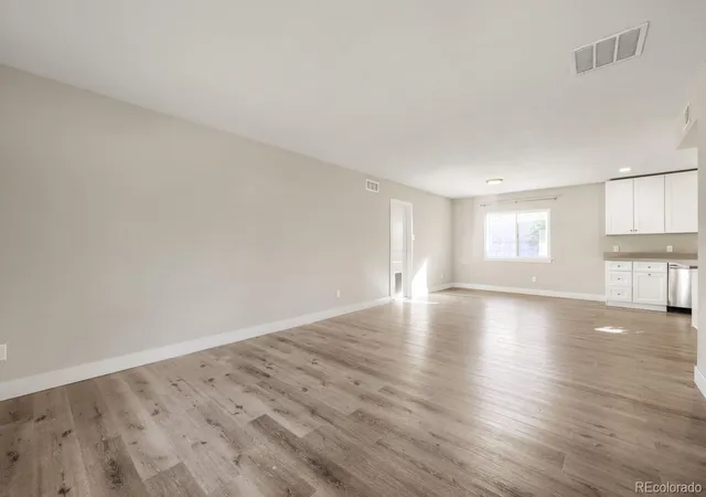 Photo 4 of Single family home for sale at 831 Tucson St, Aurora, CO 80011 | MLS# 9445977 | Listing updated on 2026-10-23