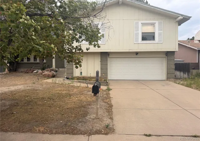 Photo 1 of Single family home for sale at 2069 S Macon Wy, Aurora, CO 80014 | MLS# 7393028 | Listing updated on 2026-09-22