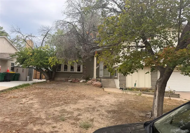 Photo 3 of Single family home for sale at 2069 S Macon Wy, Aurora, CO 80014 | MLS# 7393028 | Listing updated on 2026-09-22
