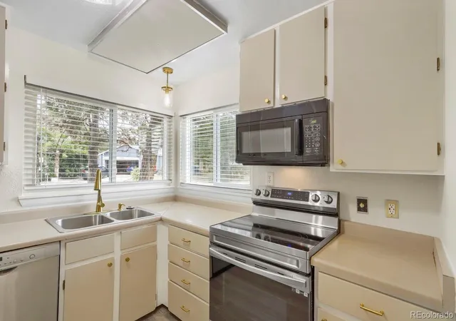 Photo 3 of Single family home for sale at 9801 Garrison Ct, Broomfield, CO 80021 | MLS# 9237459 | Listing updated on 2026-10-01