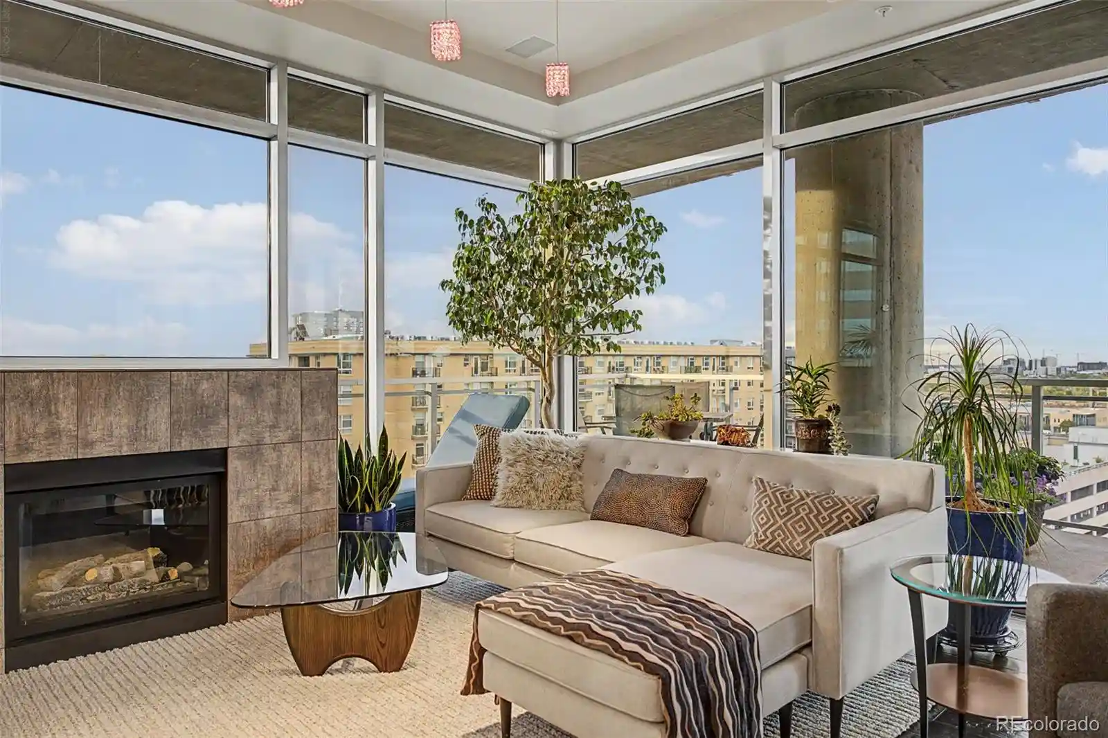 Listing Photo 1 - Condo for sale in One Lincoln Park located at 2001 Lincoln St, Denver, CO 80202 - Unit #1121