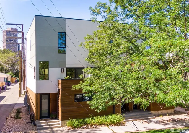 Photo 2 of Townhouse for sale at 822 25th St, Denver, CO 80205 | MLS# 4919609 | Listing updated on 2026-09-27