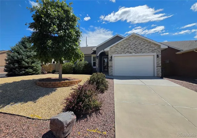 Photo 2 of Single family home for sale at 2224 Crestwood Ln, Pueblo, CO 81008 | MLS# 6983498 | Listing updated on 2026-09-30