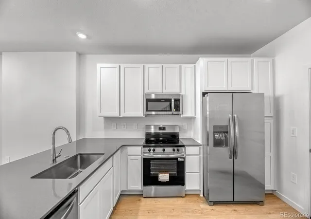 Photo 3 of Townhouse for sale at 386 N Bersshine Ct, Watkins, CO 80137 | MLS# 7180890 | Listing updated on 2026-09-22