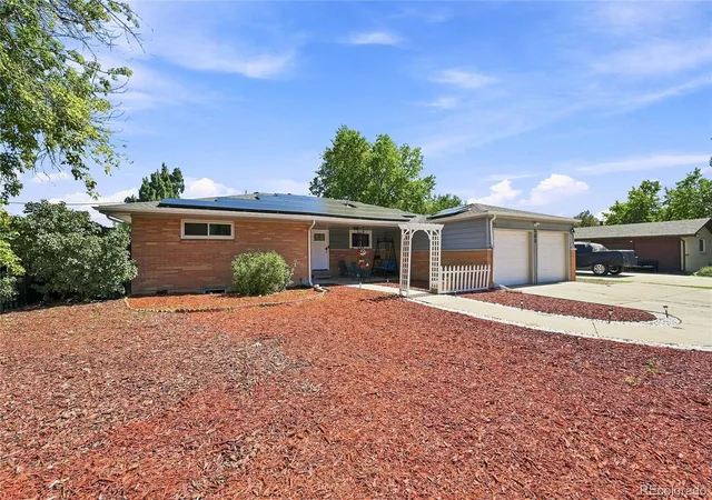 Photo 1 of Single family home for sale at 260 Pierce St, Lakewood, CO 80226 | MLS# 5218148 | Listing updated on 2026-09-12