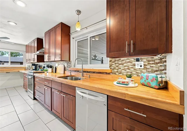 Photo 3 of Single family home for sale at 260 Pierce St, Lakewood, CO 80226 | MLS# 5218148 | Listing updated on 2026-09-12
