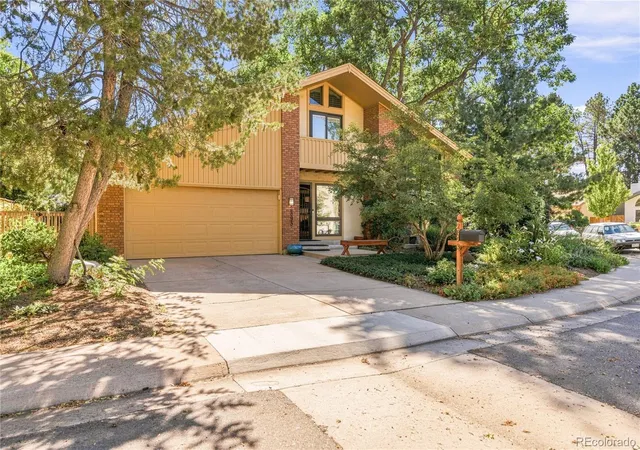 Photo 1 of Single family home for sale at 2893 S Oakland Cir E, Aurora, CO 80014 | MLS# 2282116 | Listing updated on 2026-10-07