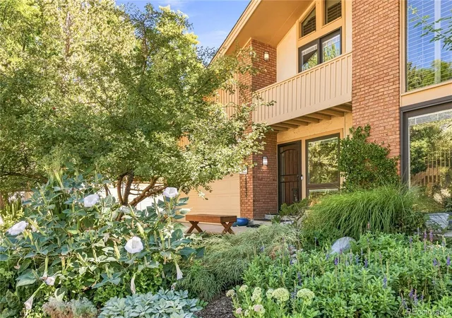 Photo 3 of Single family home for sale at 2893 S Oakland Cir E, Aurora, CO 80014 | MLS# 2282116 | Listing updated on 2026-10-07