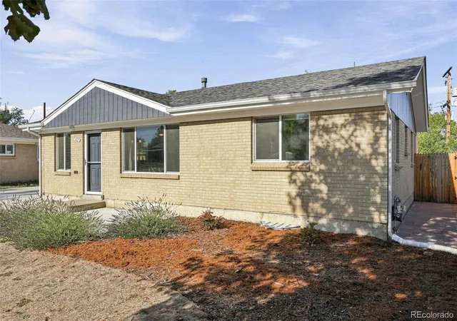 Photo 3 of Single family home for sale at 857 Iola St, Aurora, CO 80010 | MLS# 5069505 | Listing updated on 2026-10-09