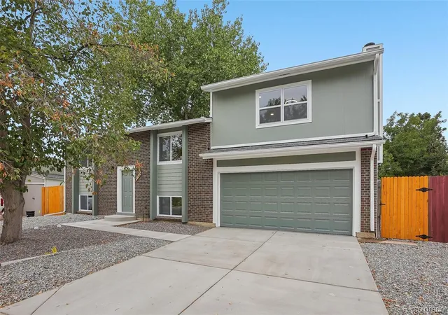 Photo 2 of Single family home for sale at 4484 S Eagle Cir, Aurora, CO 80015 | MLS# 1787679 | Listing updated on 2026-09-23