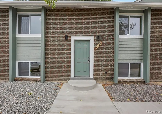Photo 3 of Single family home for sale at 4484 S Eagle Cir, Aurora, CO 80015 | MLS# 1787679 | Listing updated on 2026-09-23