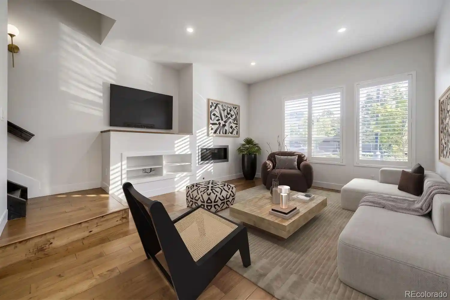 Listing Photo 2 - Condo for sale in 5053 Valentia St located at 5053 Valentia St, Denver, CO 80238 - Unit #101