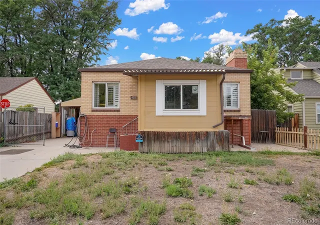 Photo 3 of Single family home for sale at 1435 Eaton St, Lakewood, CO 80214 | MLS# 8493041 | Listing updated on 2026-10-01