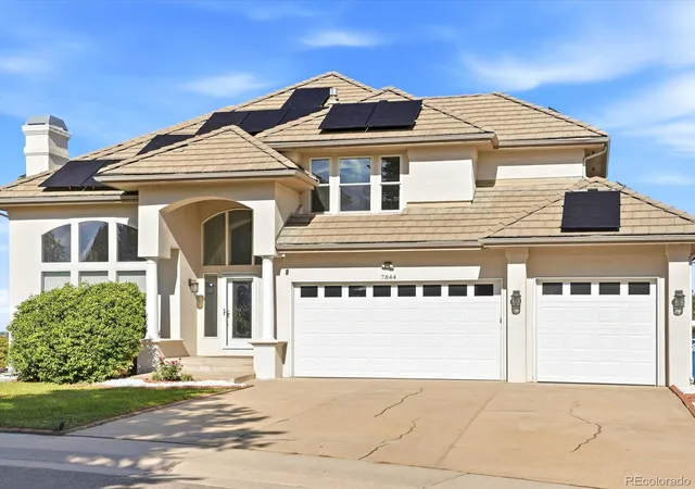 Photo 3 of Single family home for sale at 7844 W Oxford Cir, Lakewood, CO 80235 | MLS# 4144576 | Listing updated on 2026-09-24