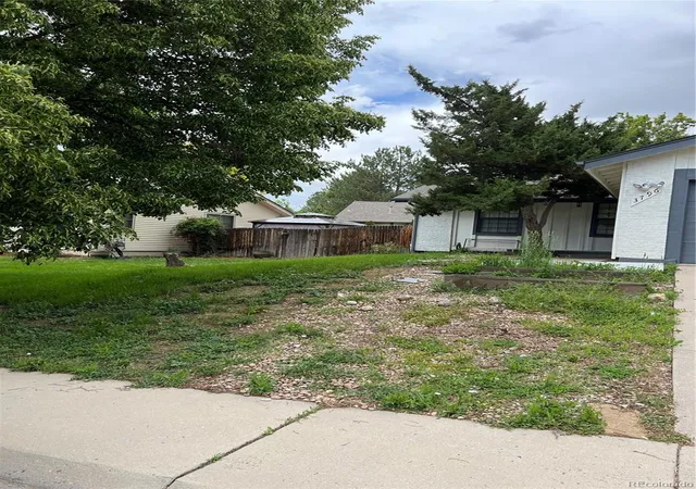 Photo 3 of Single family home for sale at 3796 S Ceylon Way, Aurora, CO 80013 | MLS# 6106782 | Listing updated on 2026-09-15