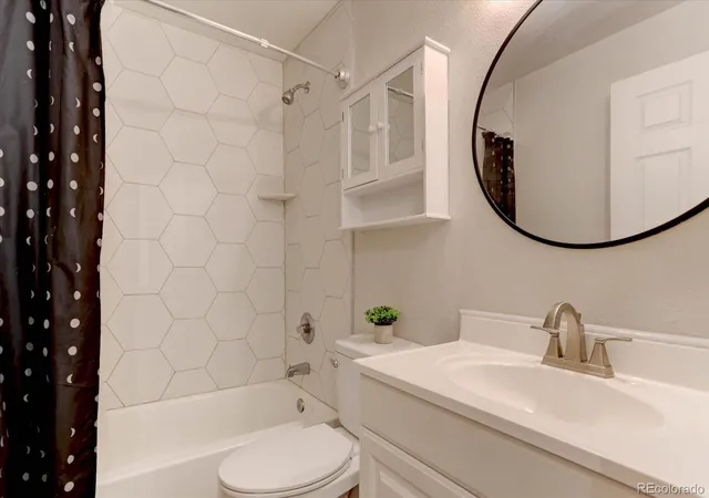 Photo 4 of Single family home for sale at 1878 S Fundy Way, Aurora, CO 80017 | MLS# 9882341 | Listing updated on 2026-10-28