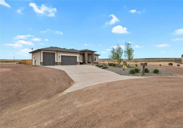 Photo 3 of Single family home for sale at 27 S Tequila Ct, Pueblo, CO 81007 | MLS# 5212795 | Listing updated on 2026-10-08