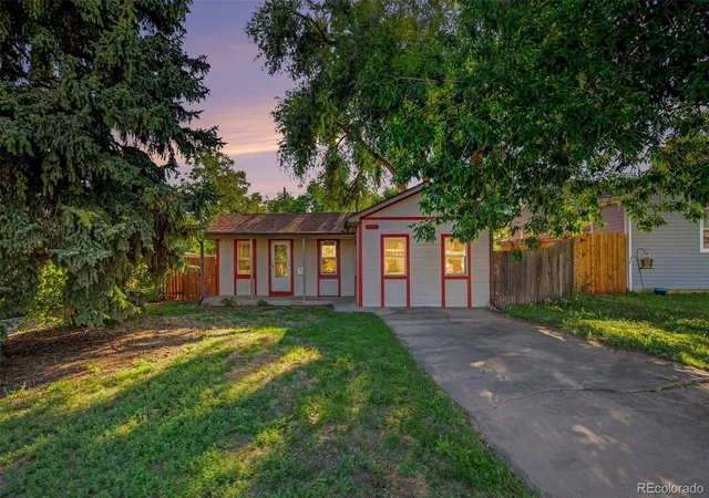 Photo 4 of Single family home for sale at 4218 S Cherokee St, Englewood, CO 80110 | MLS# 6965335 | Listing updated on 2026-09-12