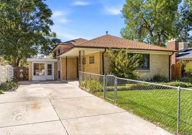 Photo 1 of Single family home for sale at 2309 Oakland St, Aurora, CO 80010 | MLS# 9557727 | Listing updated on 2026-09-21