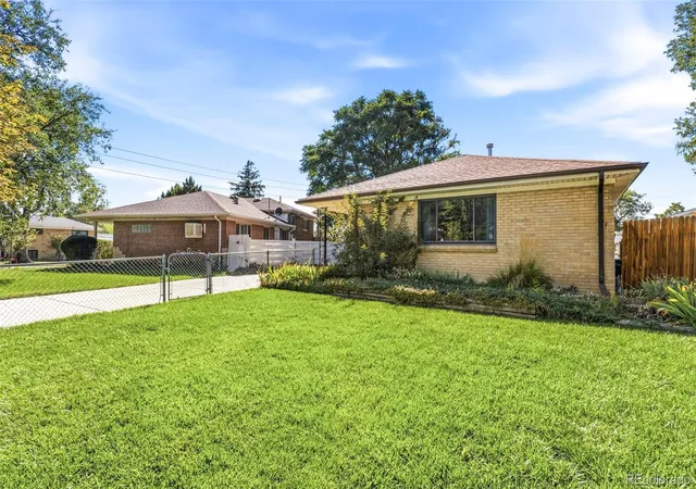 Photo 3 of Single family home for sale at 2309 Oakland St, Aurora, CO 80010 | MLS# 9557727 | Listing updated on 2026-09-21