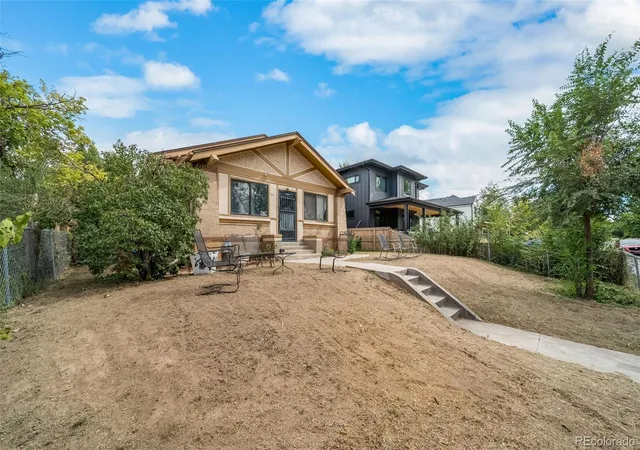 Photo 3 of Single family home for sale at 2678 Jasmine St, Denver, CO 80207 | MLS# 8837433 | Listing updated on 2026-09-15