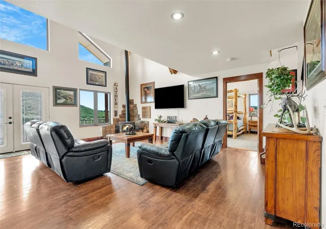 Photo 4 of Single family home for sale at 7190 Nautique Cir, Larkspur, CO 80118 | MLS# 5941504 | Listing updated on 2026-09-26
