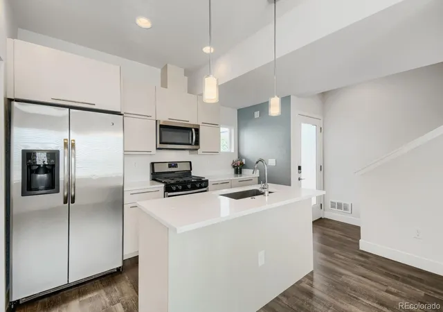 Photo 2 of Townhouse for sale at 1041 Depew St, Lakewood, CO 80214 | MLS# 5020297 | Listing updated on 2026-10-08