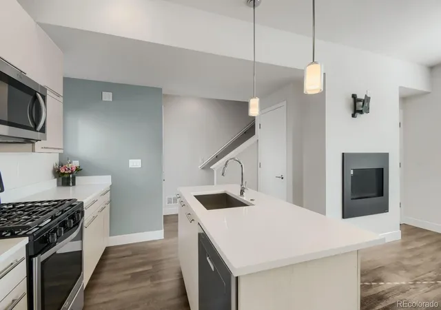 Photo 4 of Townhouse for sale at 1041 Depew St, Lakewood, CO 80214 | MLS# 5020297 | Listing updated on 2026-10-08