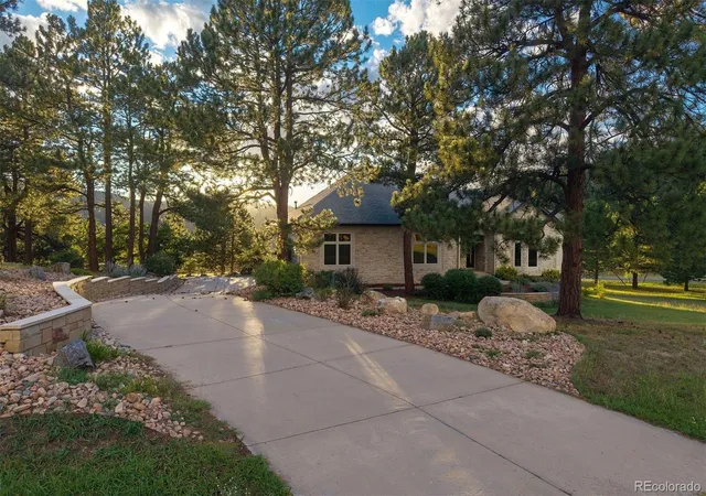 Photo 2 of Single family home for sale at 8061 Sugarloaf Rd, Larkspur, CO 80118 | MLS# 7151957 | Listing updated on 2026-09-14