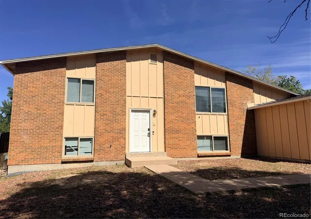 Photo 3 of Single family home for sale at 3226 S Nucla St, Aurora, CO 80013 | MLS# 7521223 | Listing updated on 2026-10-09