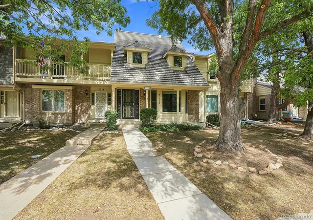 Townhouse for sale at 7712 S Cove Cir, Centennial, CO 80122 | MLS# 4119164