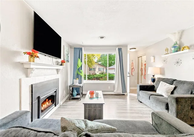 Listing Photo 5 - Condo for sale in building located at 84 Nome Wy, Aurora, CO 80012 - Unit #A