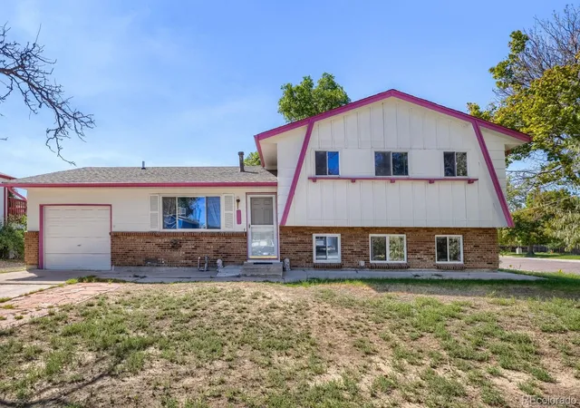 Photo 1 of Single family home for sale at 419 S Lima Cir, Aurora, CO 80012 | MLS# 4302796 | Listing updated on 2026-09-10