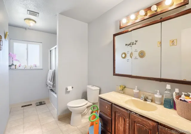 Photo 4 of Single family home for sale at 419 S Lima Cir, Aurora, CO 80012 | MLS# 4302796 | Listing updated on 2026-09-10