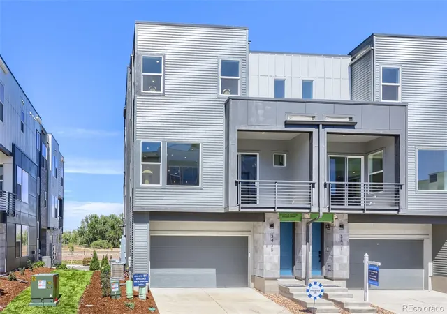 Townhouse for sale at 3435 W Elmhurst Pl, Littleton, CO 80120 | MLS# 8200791