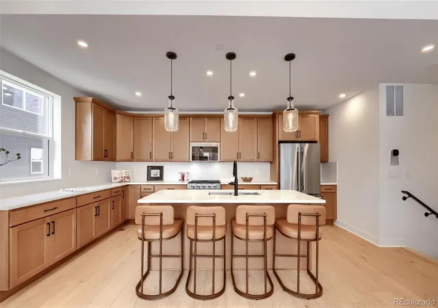 Photo 4 of Townhouse for sale at 3435 W Elmhurst Pl, Littleton, CO 80120 | MLS# 8200791 | Listing updated on 2026-10-23