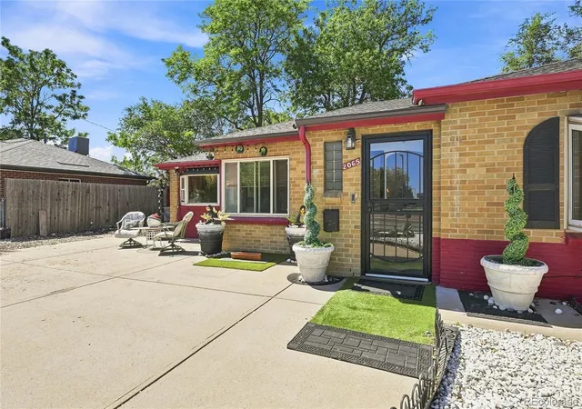 Photo 3 of Single family home for sale at 2065 Syracuse St, Denver, CO 80207 | MLS# 6500478 | Listing updated on 2026-09-11