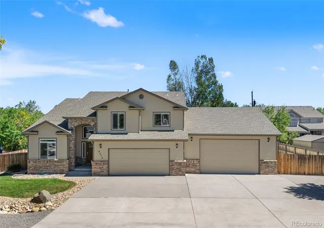 Photo 2 of Single family home for sale at 8070 S Estes St, Littleton, CO 80128 | MLS# 9078187 | Listing updated on 2026-09-11