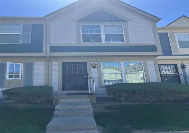 Photo 2 of Townhouse for sale at 1621 S Idalia Cir #C, Aurora, CO 80017 | MLS# 6101892 | Listing updated on 2026-10-24