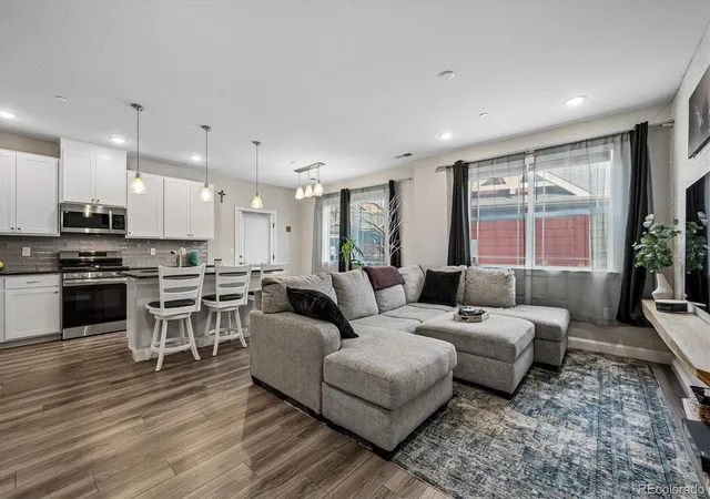 Condo for sale at 9992 W Victoria Pl #101, Littleton, CO 80127 | MLS# 7617881