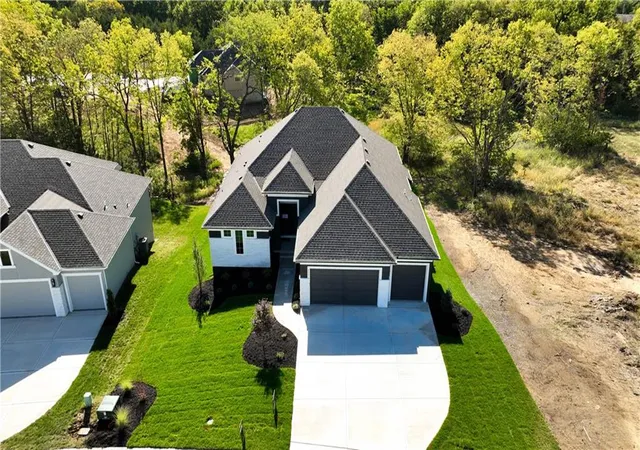 Photo 2 of Single family home for sale at 4921 Nw 70th Ter, Kansas City, MO 64151 | MLS# 2452292 | Listing updated on 2026-09-19
