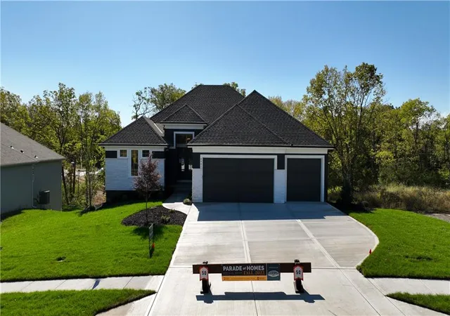 Photo 3 of Single family home for sale at 4921 Nw 70th Ter, Kansas City, MO 64151 | MLS# 2452292 | Listing updated on 2026-09-19