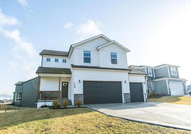 Photo 2 of Sale Pending at 1249 Rich Blvd, Warrensburg, MO 64093 | MLS# 2534092 | Listing updated on 2026-09-14