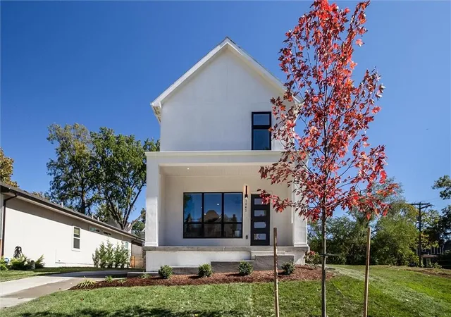 Single family home for sale at 3641 Tracy Ave, Kansas City, MO 64109 | MLS# 2534722