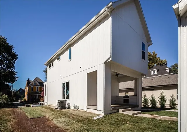 Photo 2 of Single family home for sale at 3641 Tracy Ave, Kansas City, MO 64109 | MLS# 2534722 | Listing updated on 2026-09-09