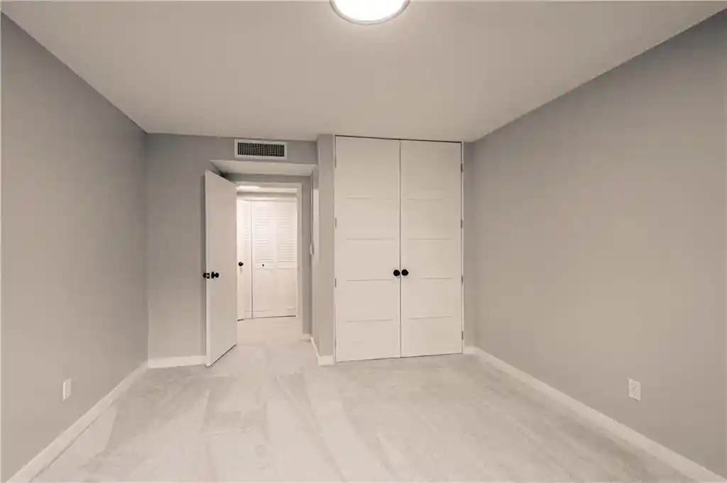 Listing Photo 50 - Condo for sale in 4550 Warwick Blvd located at 4550 Warwick Blvd, Kansas City, MO 64111 - Unit #210-211