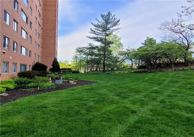 Listing Photo 5 - Condo for sale in building located at 4550 Warwick Blvd, Kansas City, MO 64111 - Unit #210-211
